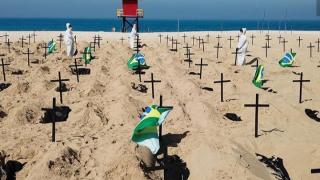 Най-известният плаж в Бразилия се превърна в гробище ВИДЕО