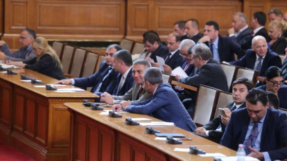 ДПС напусна пленарна зала заради Валери Симеонов