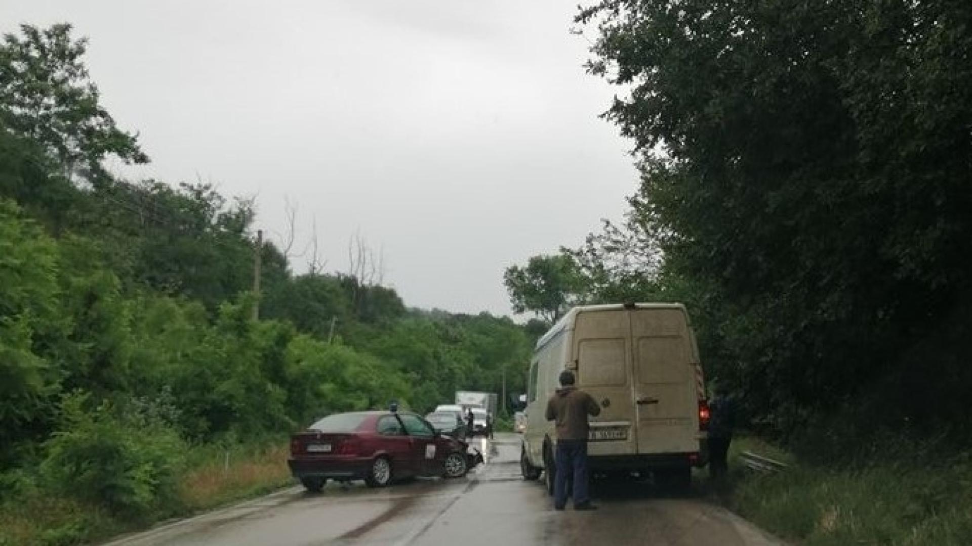 Страшна катастрофа между линейка и бус във Видинско СНИМКА 