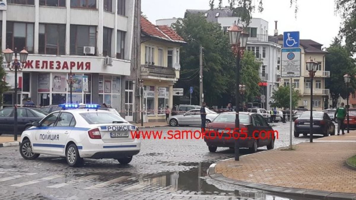 Дрогиран самоковец с последен модел джип блъсна два пъти жена на метри от полицията 