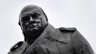 Борис Джонсън  скандализиран от вандализирането на статуята на Чърчил