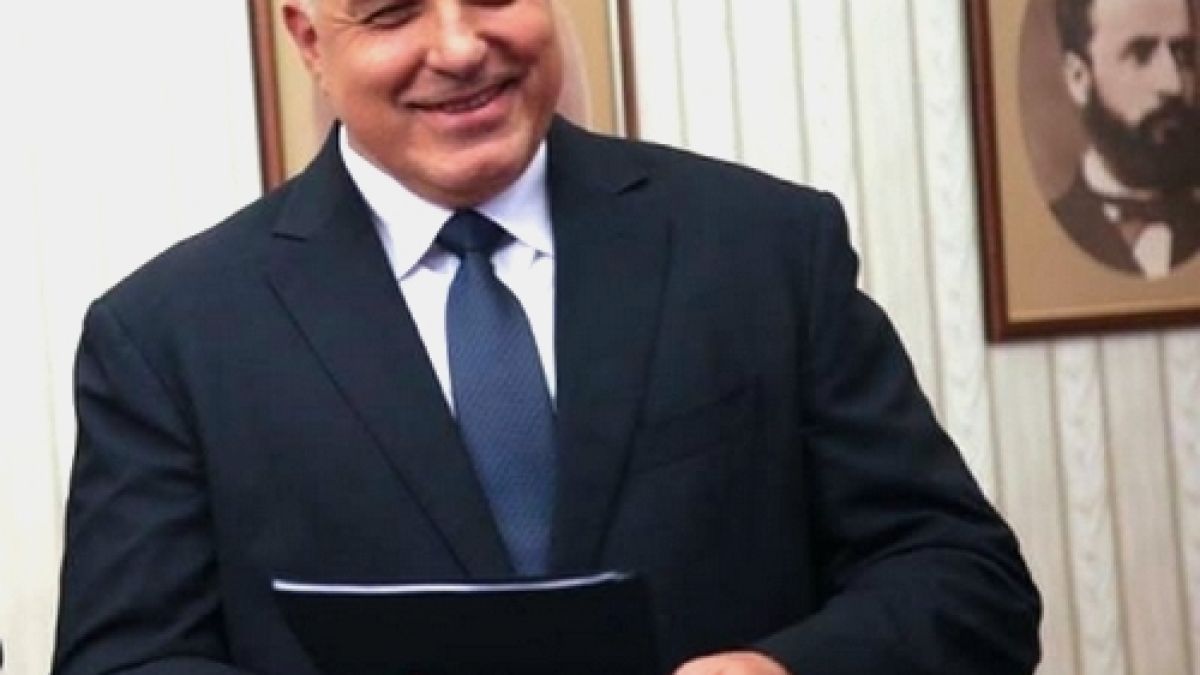 Непотопяемият Борисов на гребена на вълната навръх рождения си ден