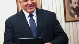 Непотопяемият Борисов на гребена на вълната навръх рождения си ден