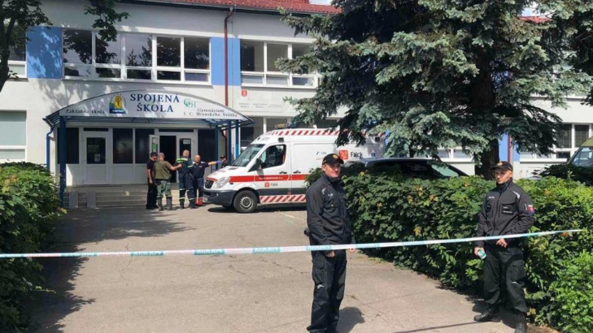 Ужасяващи СНИМКИ 18+ от ликвидирането на убиеца в Словакия, майки пищят, свистят куршуми 