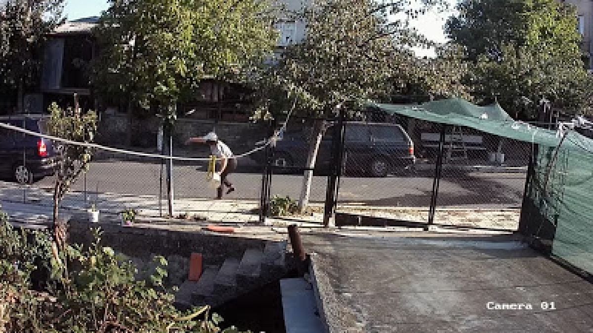 Скандално ВИДЕО от набезите на подивялата вдовица, подлудила Крумовград