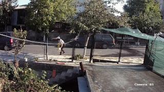 Скандално ВИДЕО от набезите на подивялата вдовица, подлудила Крумовград