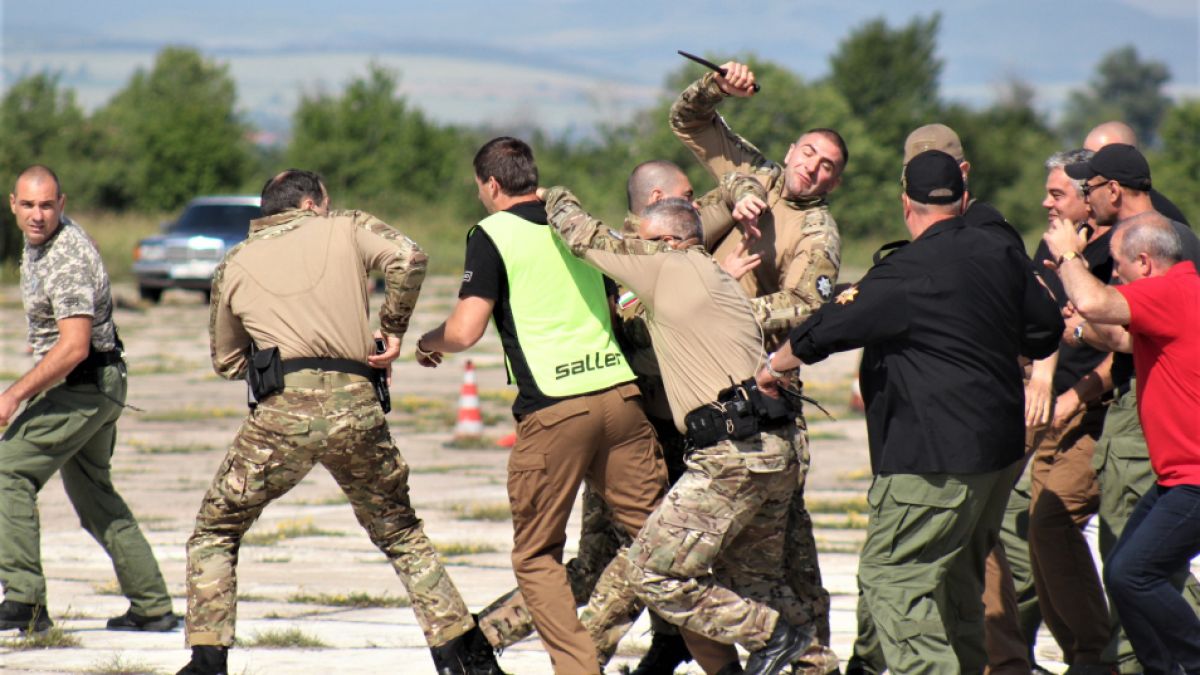 Бесен екшън с командоси от НСО пред очите на президента Радев СНИМКИ