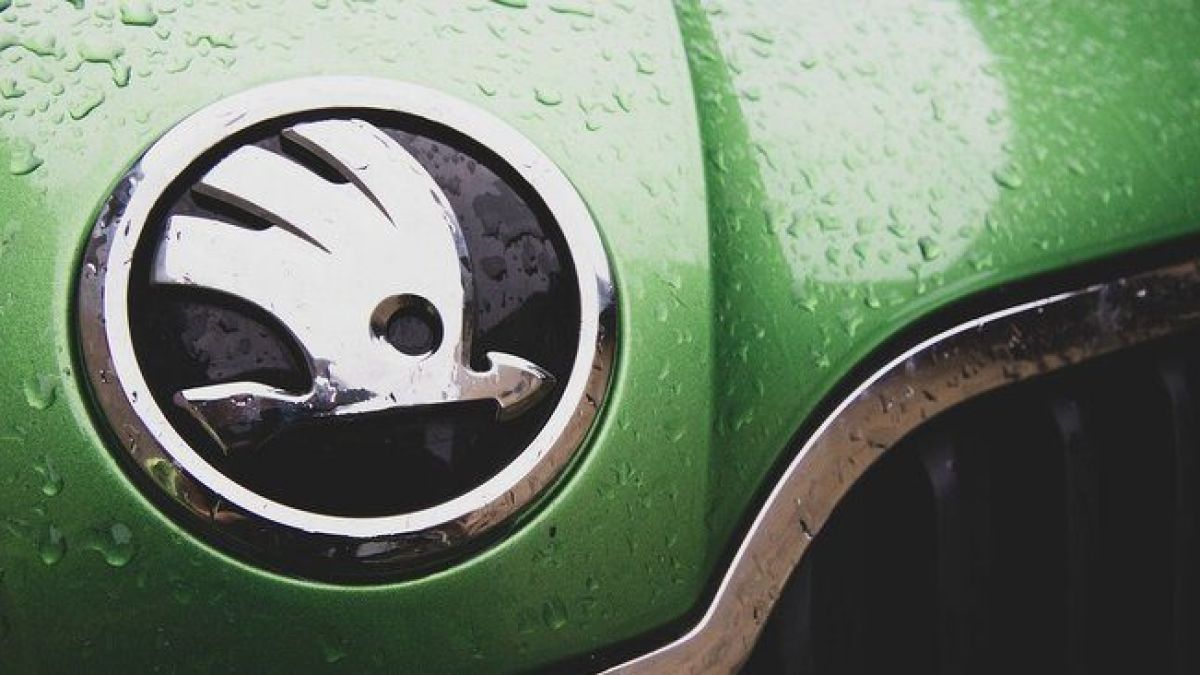 Шпионски СНИМКИ разкриха фейслифт версията на Skoda Karoq 