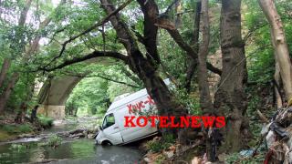 Адски екшън с бус край Котел ЗРЕЛИЩНО ВИДЕО