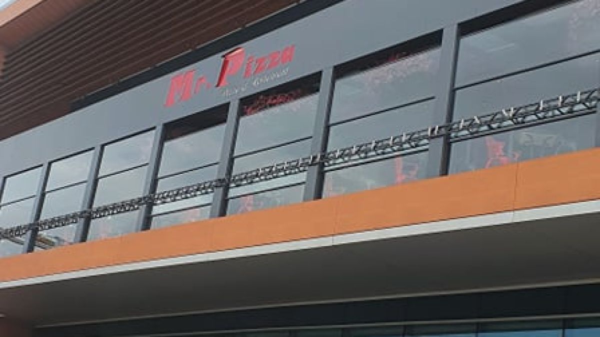Извънредно и първо в БЛИЦ! Гори Paradise Center, тече евакуация СНИМКИ