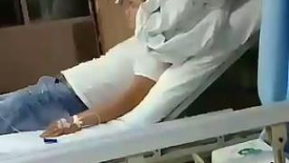 Мъж се сби, забиха му сатър в челото и така той сам отиде в болницата ВИДЕО 