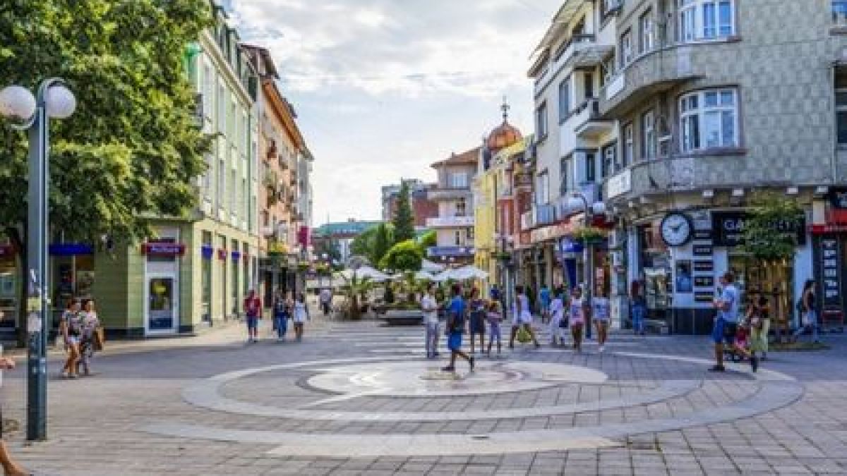 Нова циганска измама с китка цветя изправи Бургас на ноки