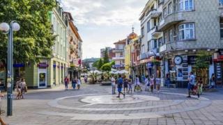 Нова циганска измама с китка цветя изправи Бургас на ноки