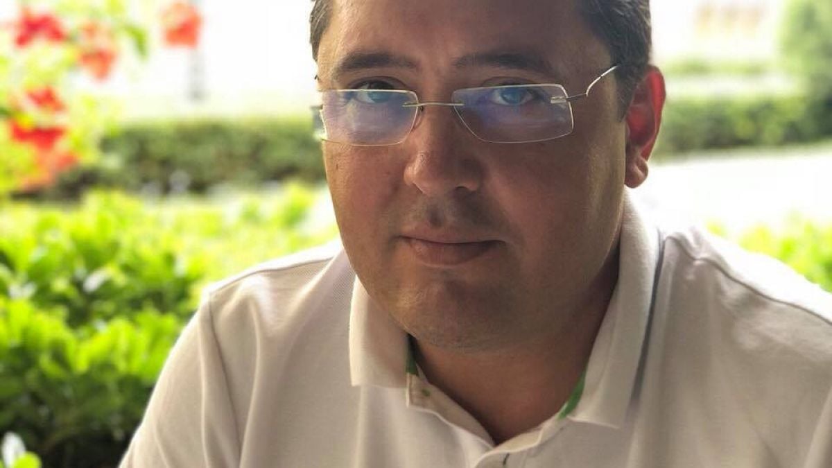 Обискират жилищата на президентския секретар Пламен Узунов СНИМКИ