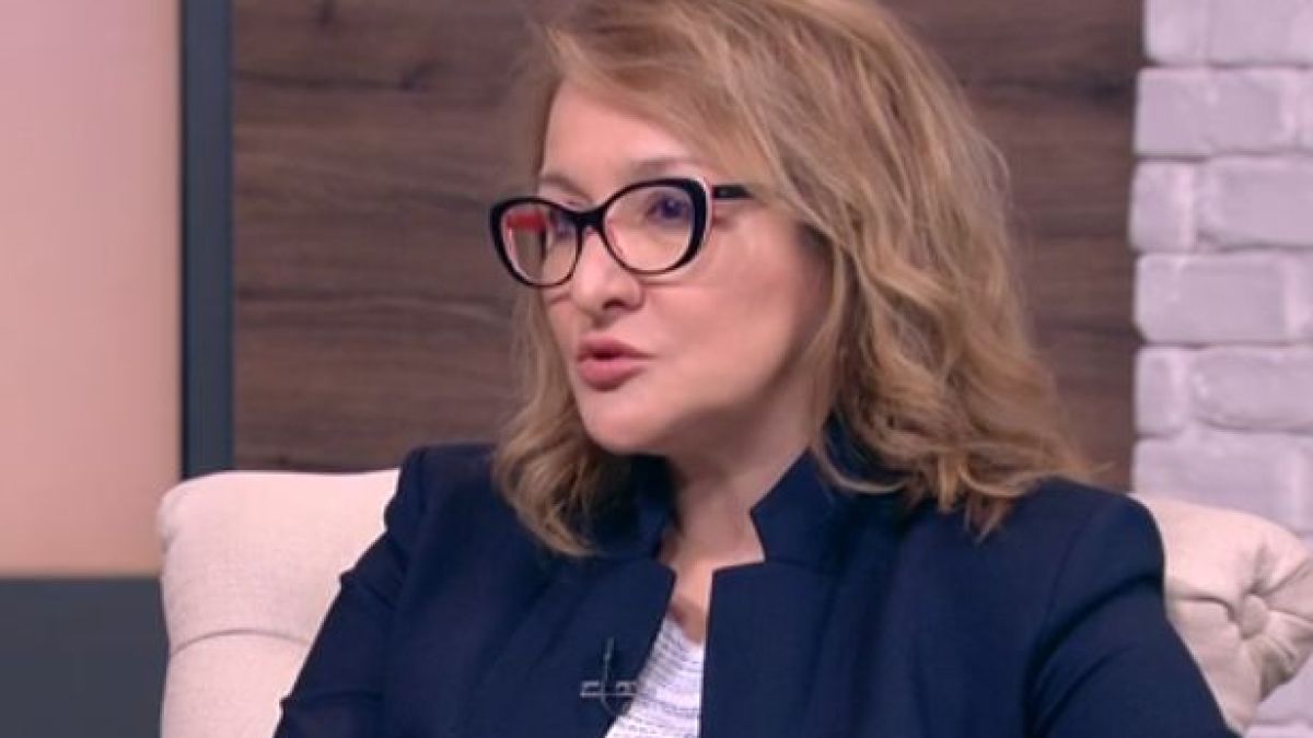 Проф. Христова: Колажите с премиера са много нескопосани, но друго е по-страшно