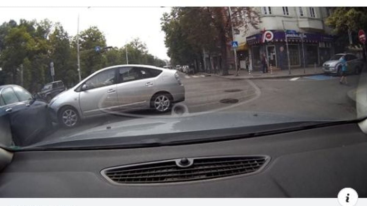 Страшно ВИДЕО от сблъсък на две коли на ключов софийски булевард