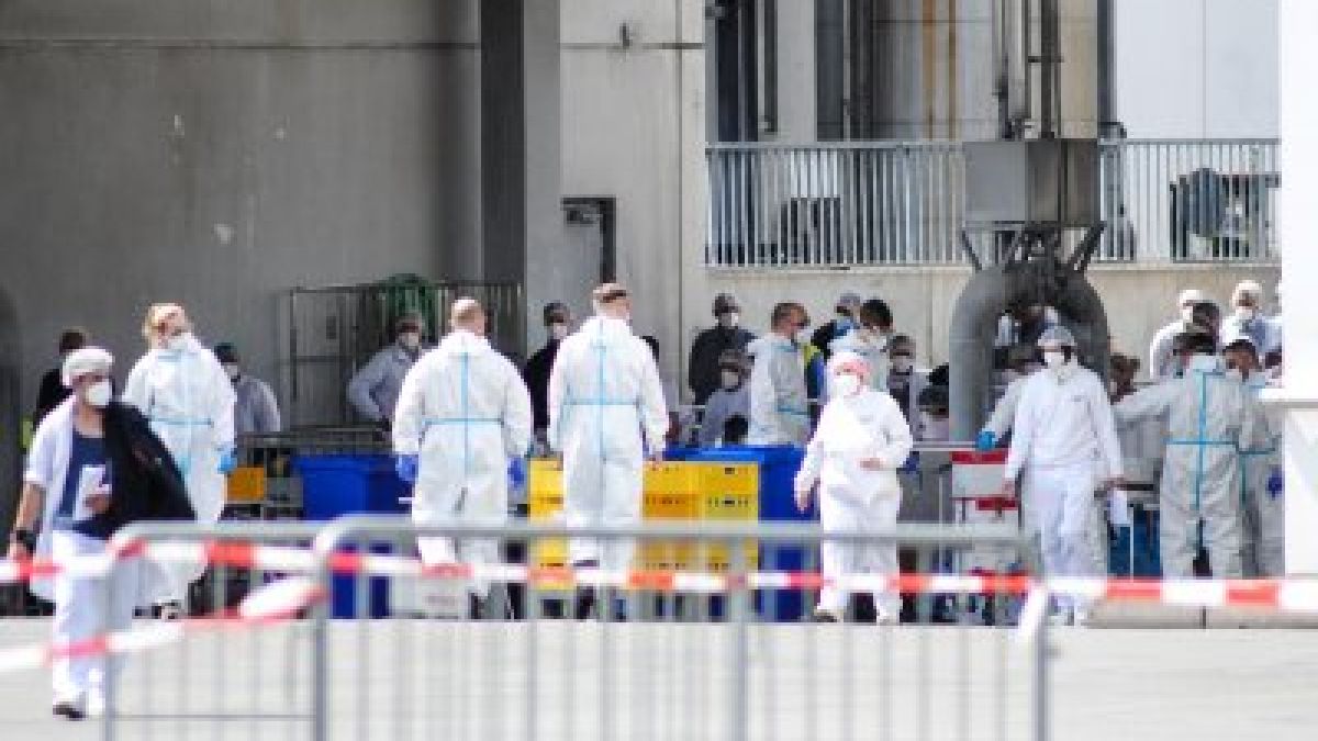 "Билд" тревожно: Гурбетчии от пламналата с К-19 кланица в Германия вече са се прибрали в България 