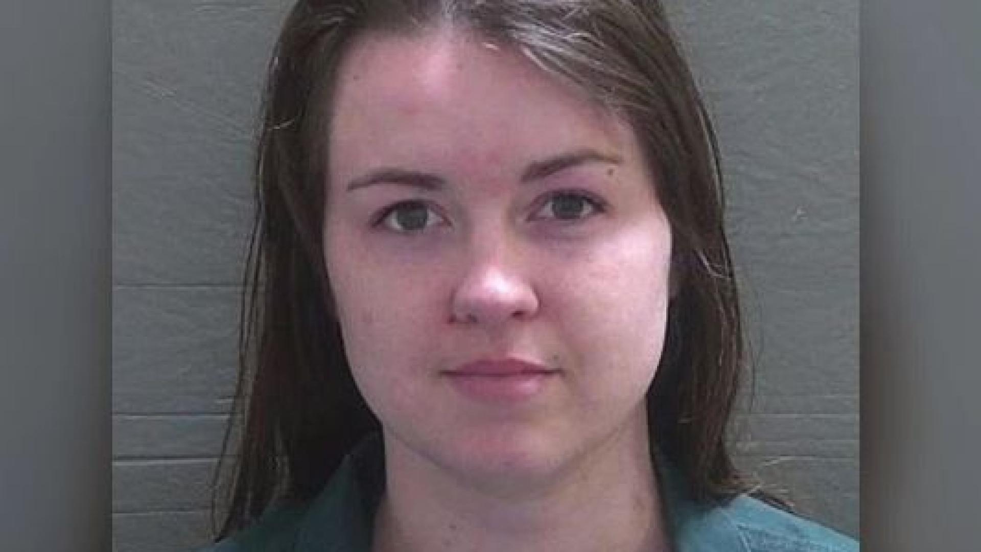 Бавачка се снима в порно пред децата, за които се грижи