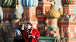 Москва отпуска мерките и отваря... 