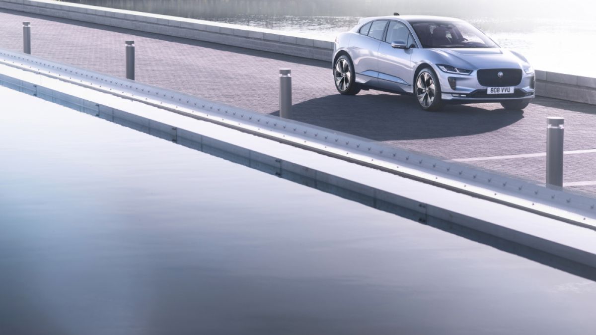 Новият Jaguar I-PACE идва по-интелигентен, по-свързан и с по-бързо зареждане отвсякога 