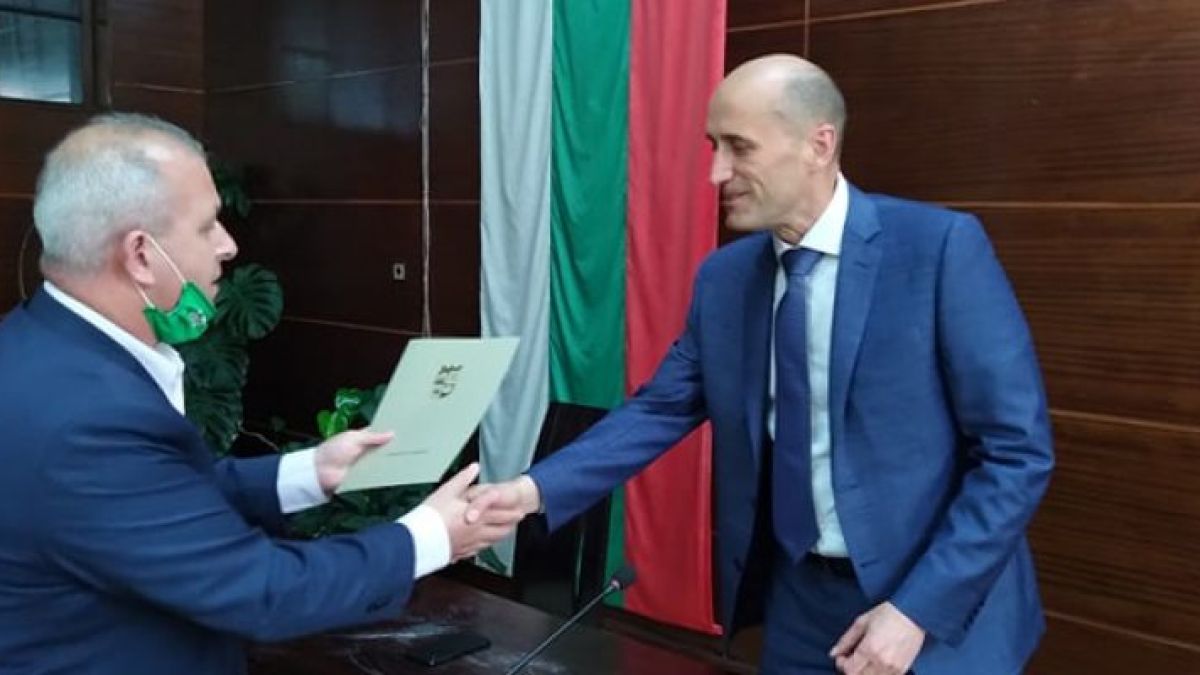 Кметът на Пещера прати Благодарствени писма и плакети на Георги и Кирил Домусчиеви СНИМКИ