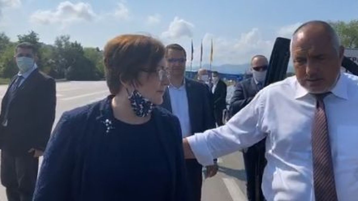 Борисов качи кметицата на Троян в джипа и... ВИДЕО