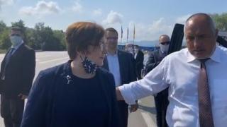 Борисов качи кметицата на Троян в джипа и... ВИДЕО