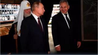 Путин намери баща си в архив със снимки на фронтови войници в парка Патриот