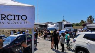 Десетки бг цигани на бунт в Неапол, пращат армията да ги озаптява ВИДЕО 