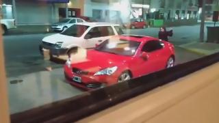 Подивяла от ревност годеница отмъсти зрелищно на възлюбения си ВИДЕО