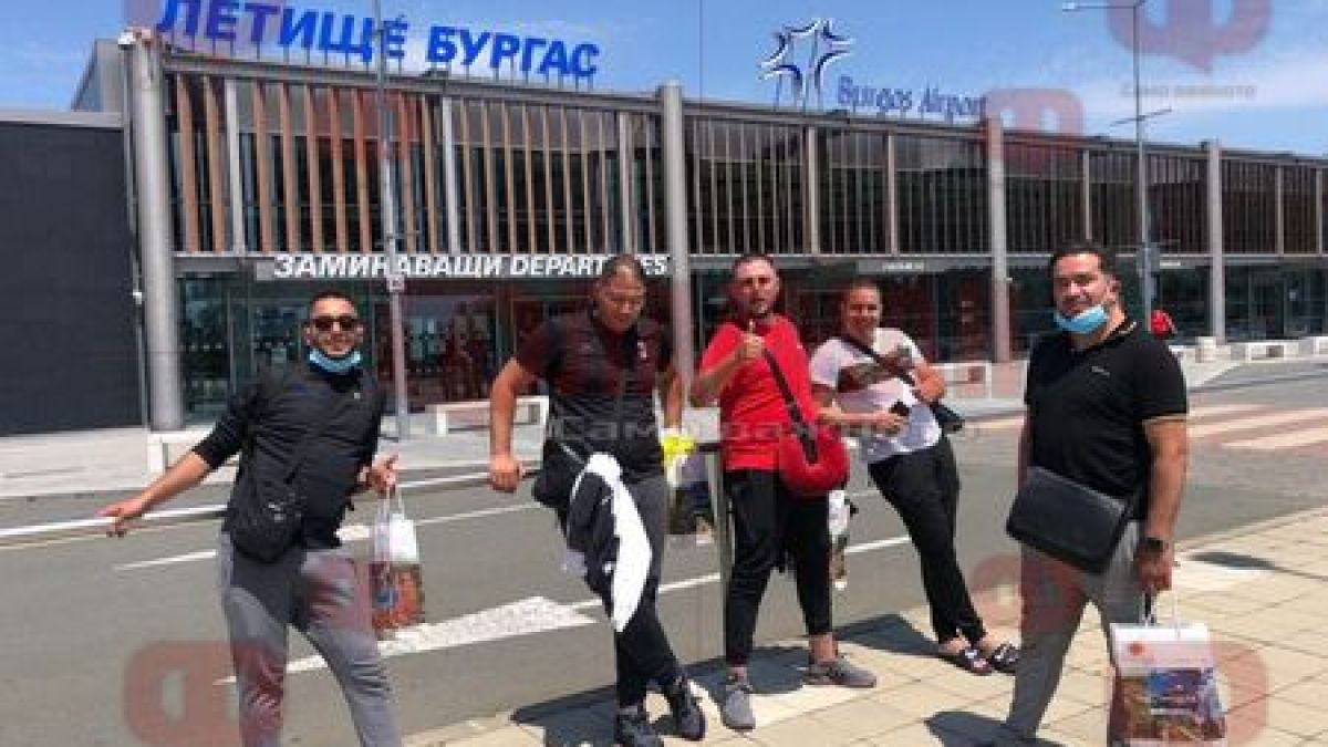 Първите туристи кацнаха в Бургас и се ококориха от посрещането ВИДЕО 