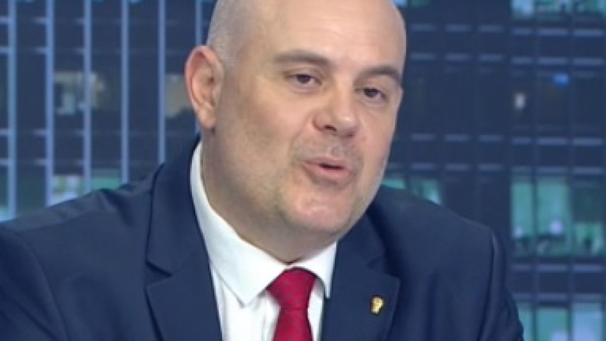 Гешев с взривяващ коментар за корумпираните служители на ГДБОП и снимките от спалнята на Борисов 