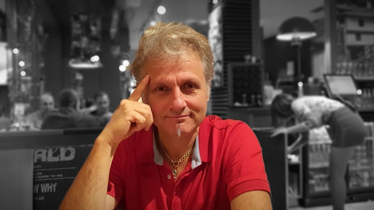 Къци Вапцаров изпрати сина си абитуриент СНИМКА