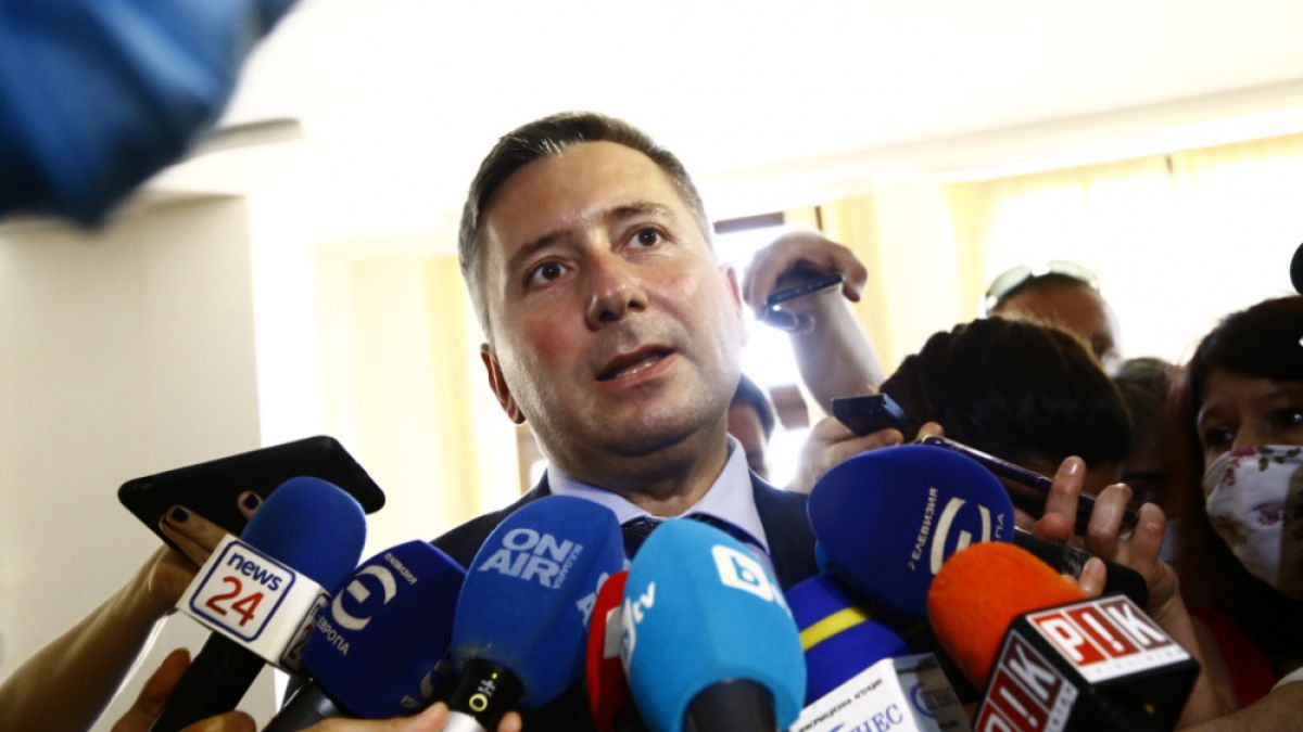 Прокопиев наглее в съда, заповядва на журналистите какво да правят