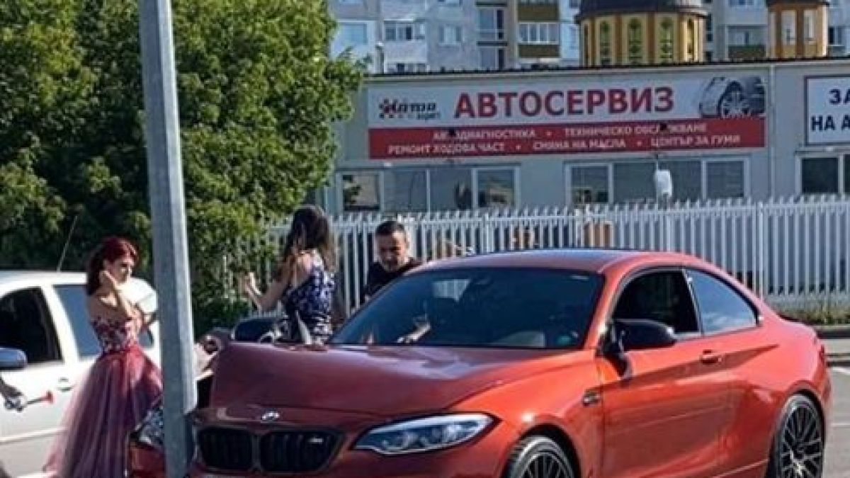 Само в БЛИЦ! Абитуриенти катастрофираха лошо на бала си, но на най-подходящото място СНИМКА