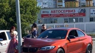Само в БЛИЦ! Абитуриенти катастрофираха лошо на бала си, но на най-подходящото място СНИМКА