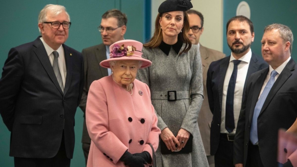 На Кейт Мидълтън и Елизабет II им е забранено да ядат тези 5 храни