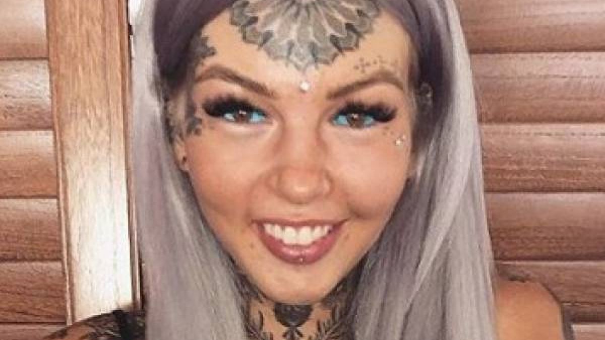 Блогърка пусна СНИМКИ 18+ на тунингования си задник, не сте виждали такова нещо