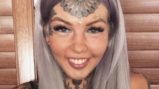 Блогърка пусна СНИМКИ 18+ на тунингования си задник, не сте виждали такова нещо