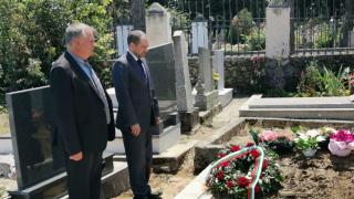 На погребението на Спаска Митрова, трогнала Борисов, отиде...