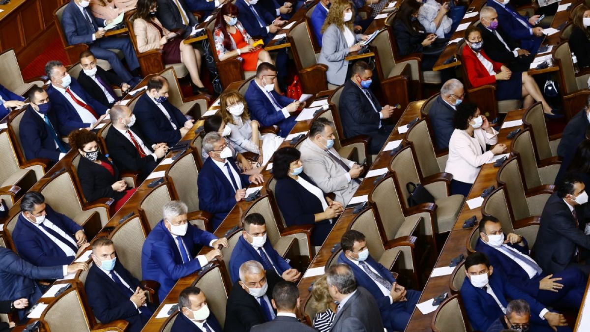 Дебатите по вота на недоверие започват в понеделник на извънредно заседание
