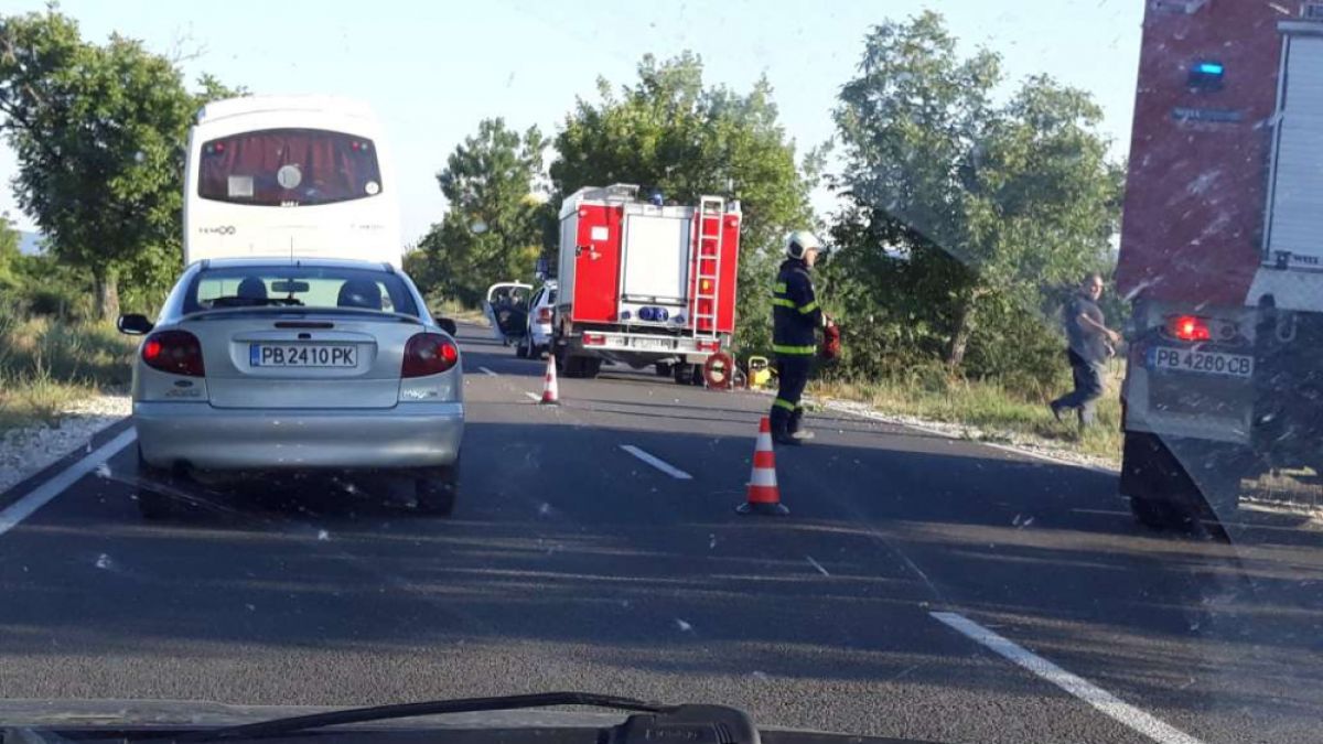 Зверска катастрофа край Лесово! Пътят е затворен