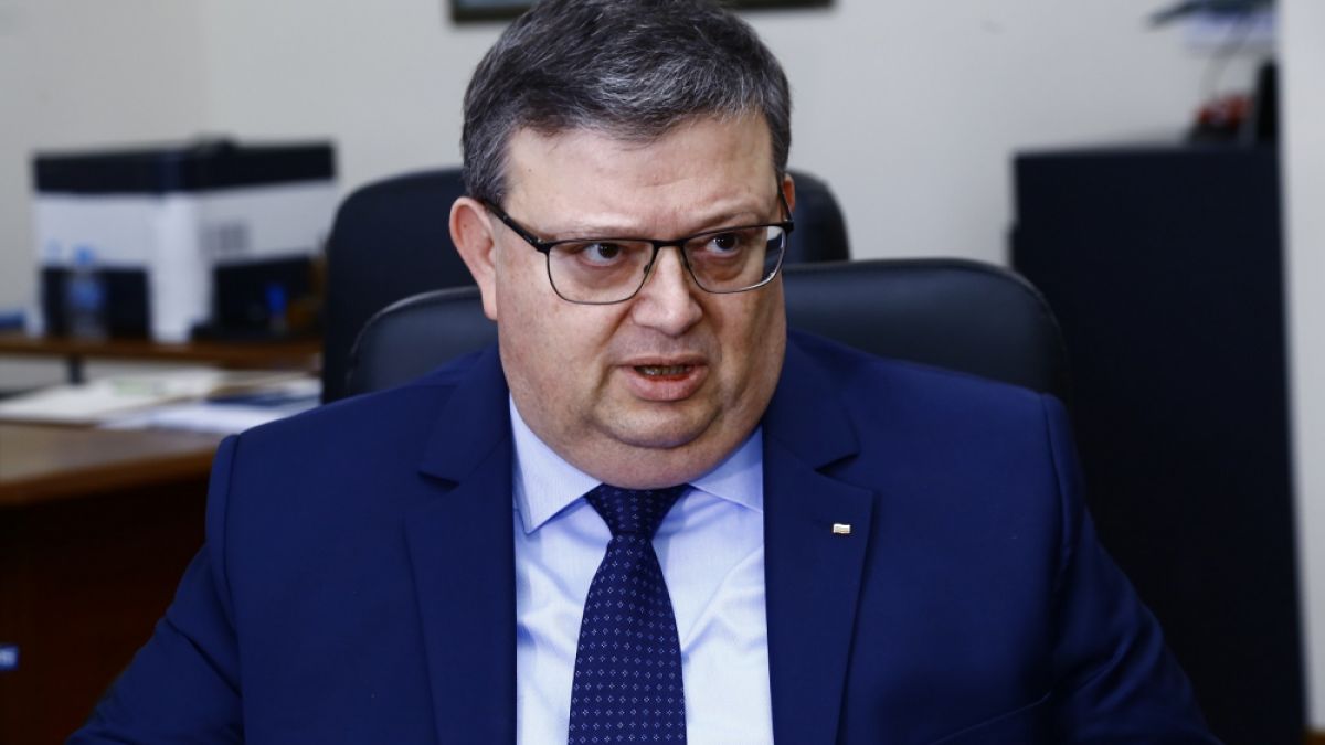 Цацаров със сериозна закана заради Весо Брадата и Ивайла Бакалова!