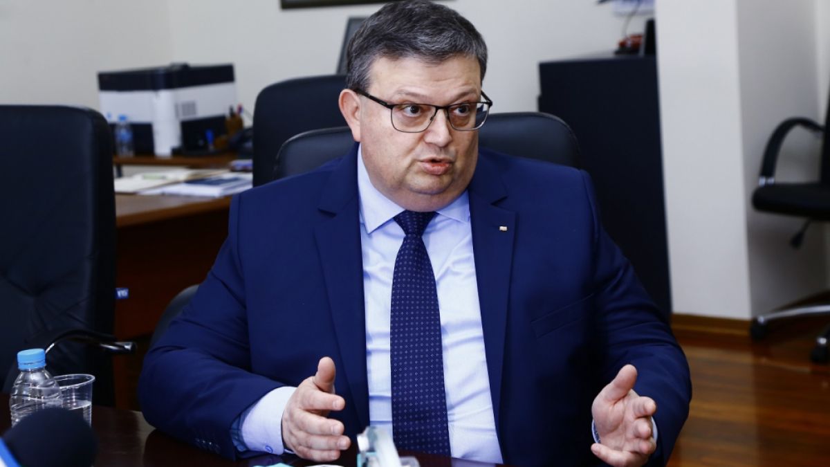 Извънредно! Цацаров подава оставка предсрочно!