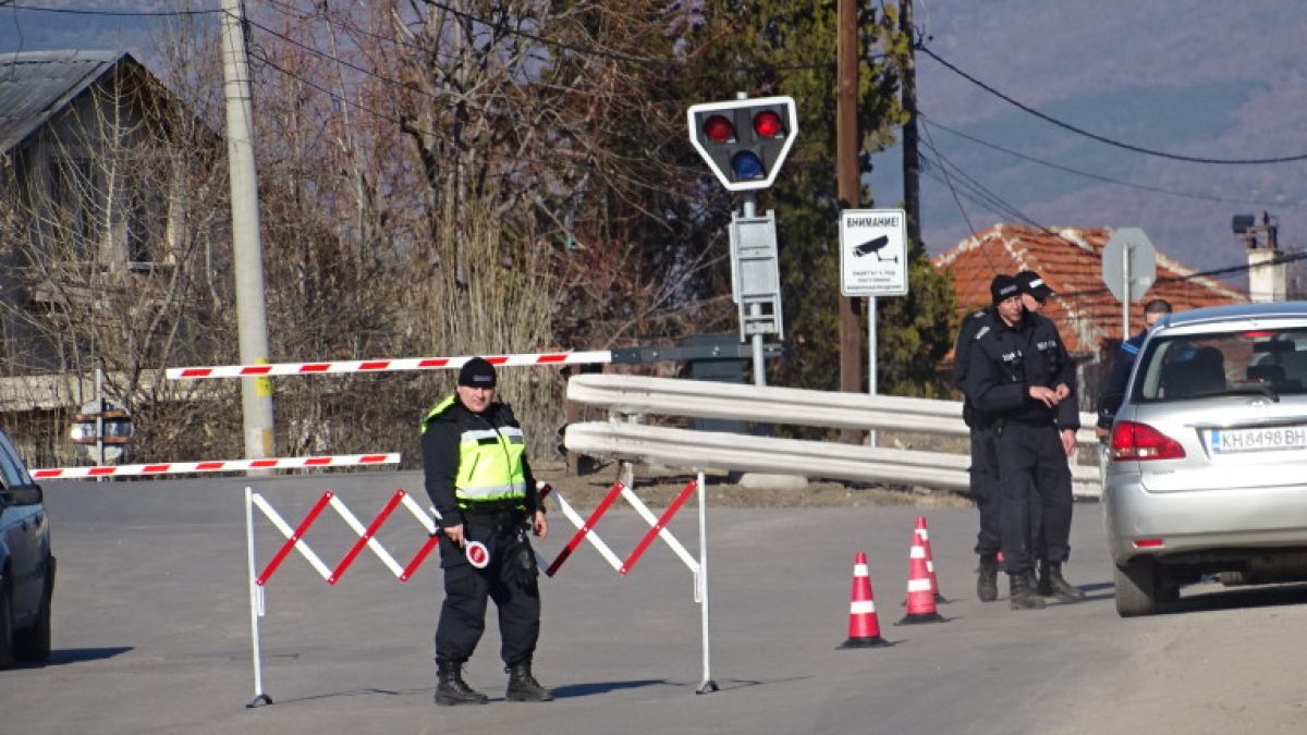 Рашков се развихри, цялата страна е скована от спецакция, слагат КПП-та на места