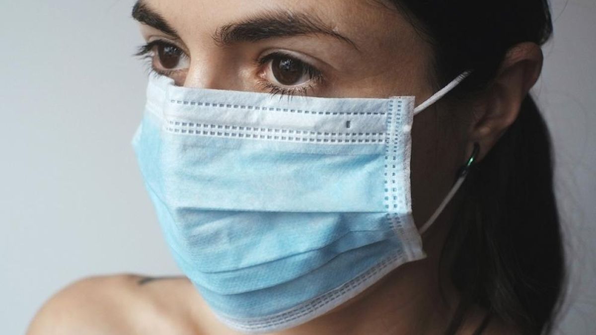 Западът остава скептичен към носенето на маски срещу коронавирус  