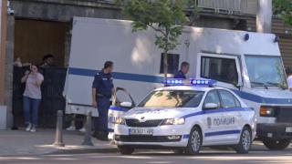 Пред офис на Васил Божков пак почерня от полиция СНИМКИ 