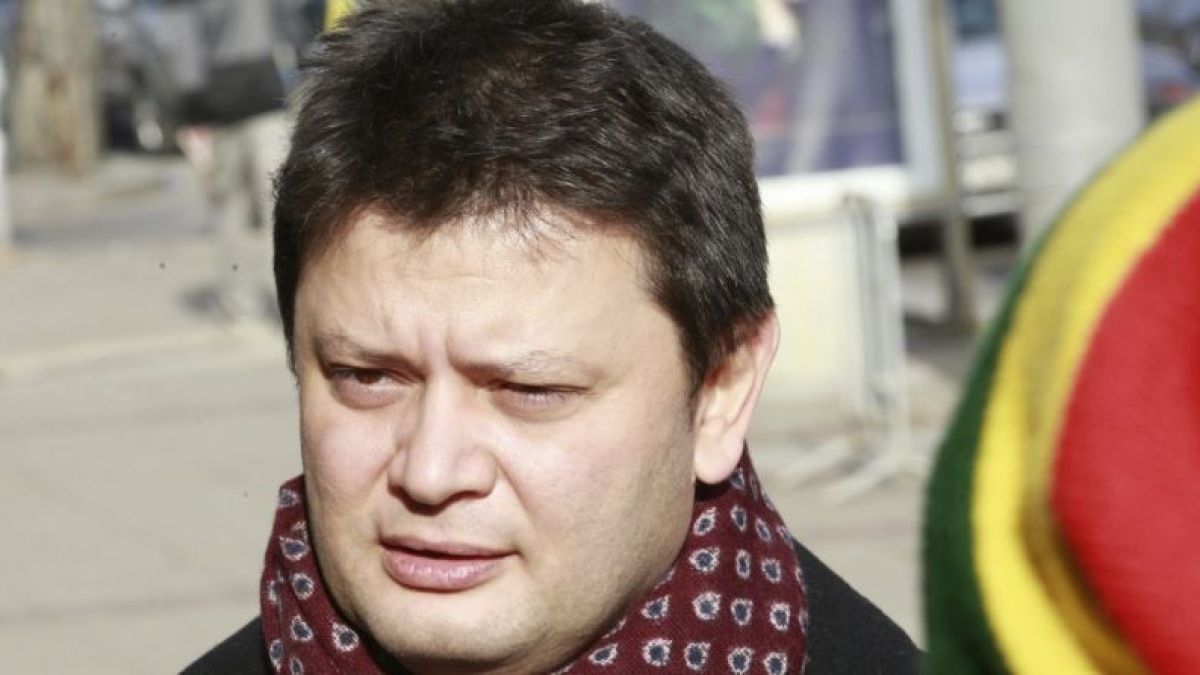 Полиция пази Николай Стайков след хвърлените яйца по апартамента му