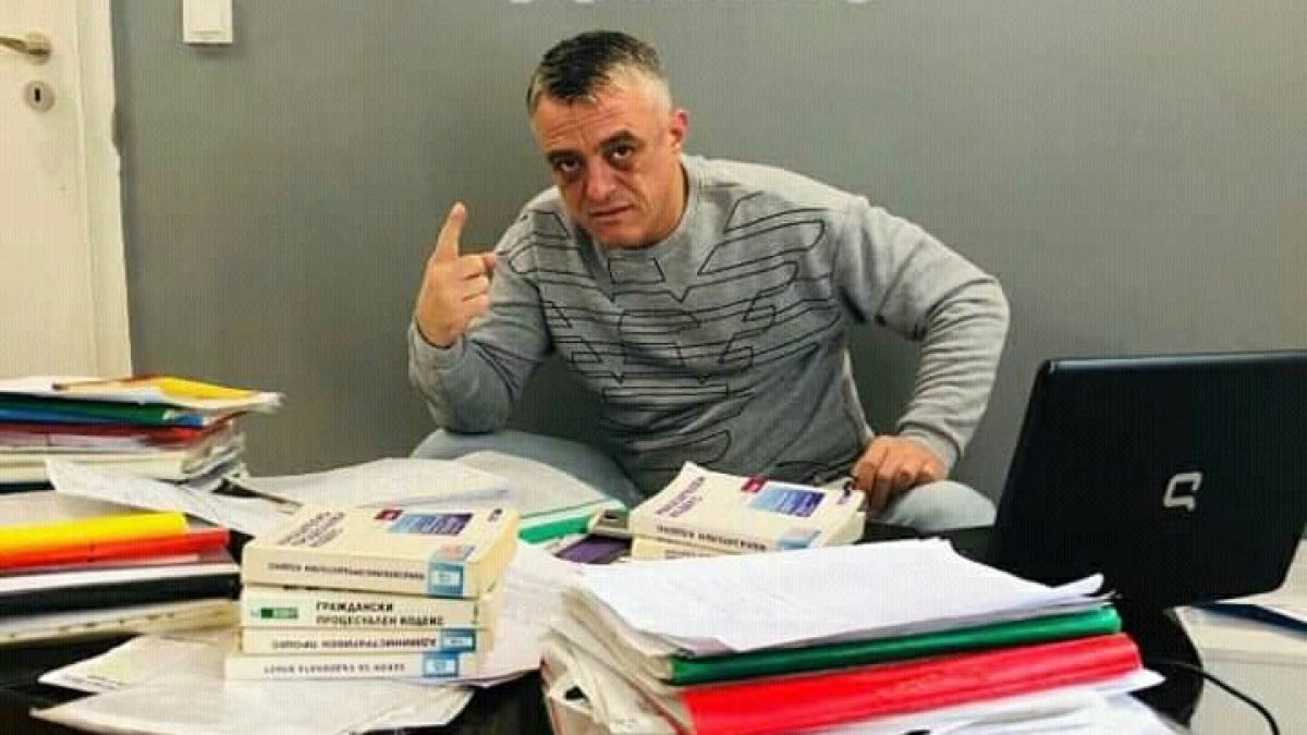 Горещи новини за Бисер Петното!