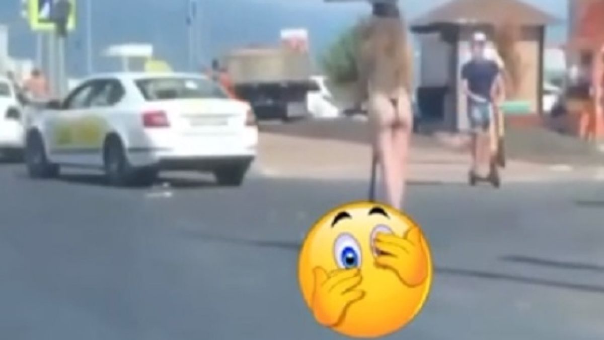 Летовничка в мини бански вбеси мрежата, възмущението е огромно ВИДЕО 18+